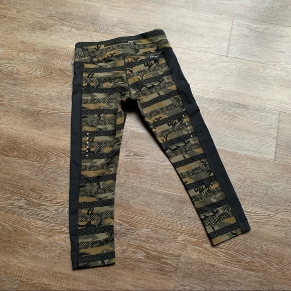 Nike Epic Lux Printed Militia Green/Black 686036-356 Women's Running Crops M - Picture 10 of 11